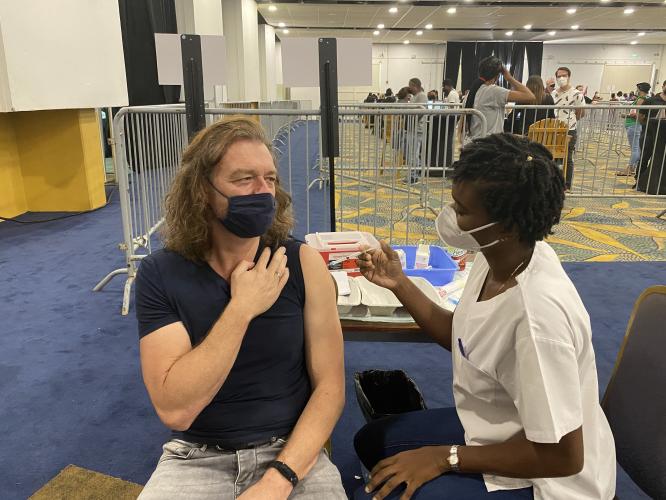 Vandaag spontaan gevaccineerd op Curaçao. 