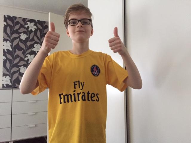 <a class="removable-mention" data-mentionid="1" href="/useroverview/1/Henkjan%20de%20Krijger">@Henkjan de Krijger</a> woehoeeeee er is hier iemand heel erg blij!!! 🙂🙃👍 Bedankt namens Olaf voor het cadeau! Hij wilde deze foto sturen met de duimpjes! Mama zal zorgen dat de yp's aan hem worden gegeven!