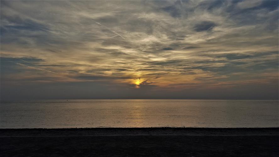 Hello, welcome on Yoors! I follow you back! Nice photo! I like sunsets too! When i take a photo of a sunset most of the time it is in Zeeland, the islands on the south of Holland.
