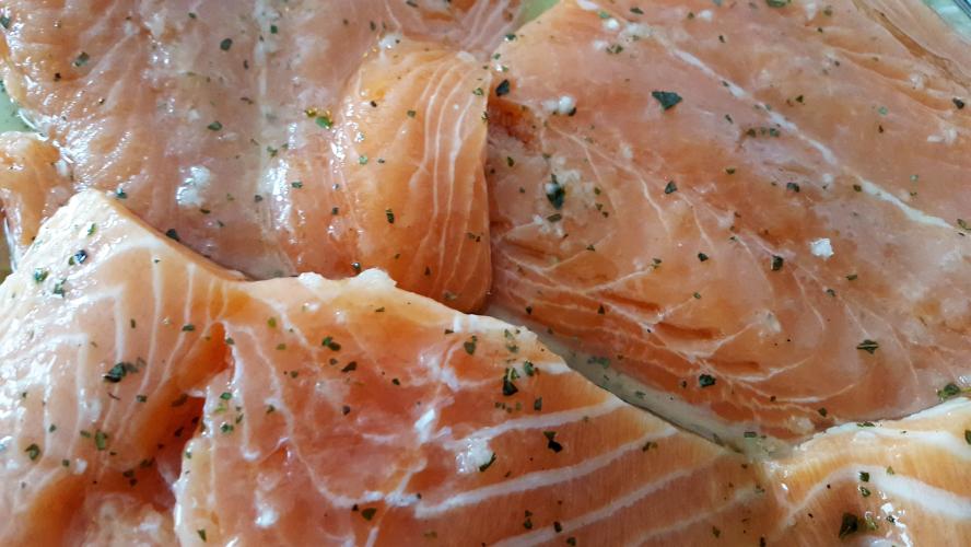 Marinate fresh salmon