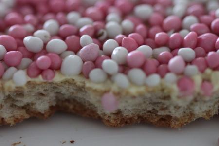 Waarom beschuit met muisjes bij geboorte?