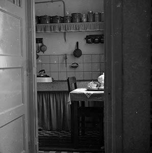 Do you remember? The vintage kitchen. What's the pot?