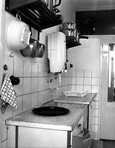 Do you remember? The vintage kitchen. What's the pot?