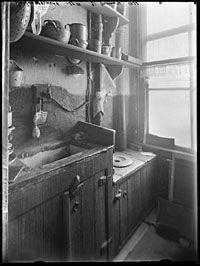 Do you remember? The vintage kitchen. What's the pot?