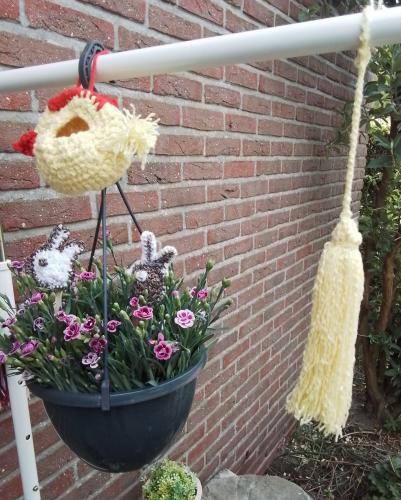 Paas versiering in de tuin