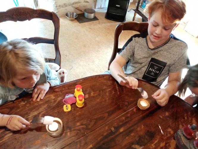 Een kampvuur of een waxinelichtje..? 