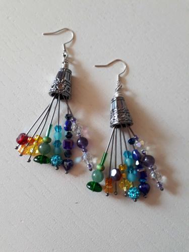 <a class="removable-mention" translate="no" data-mentionid="143957" href="/@ellebelfrance1694727017">@EllebelFrance</a> En ik heb hem gegeven aan een verzamelaar. Erug jammer, maar eens gegeven blijft gegeven.

Nog een hobby van mij. Sieraden maken.  Altijd moeilijk !

Links de foto van de ontvanger, rechts de foto van de maker, ik zei de gek.
