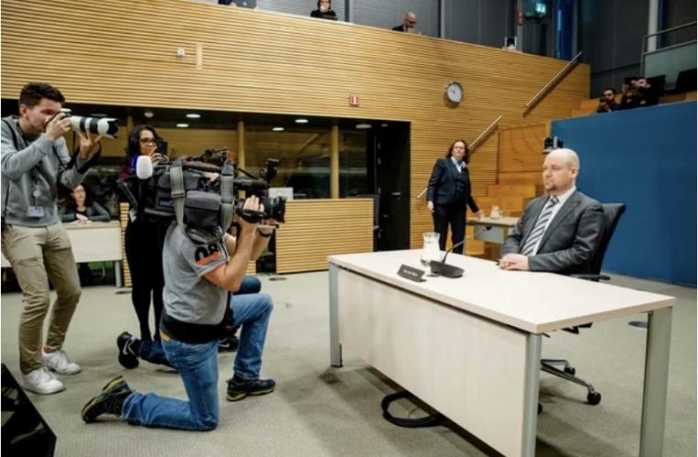 De minister van buitenlandse zaken is weer eens hypocriet bezig.