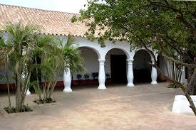 Casa  Con Las Ventanas De Hierro