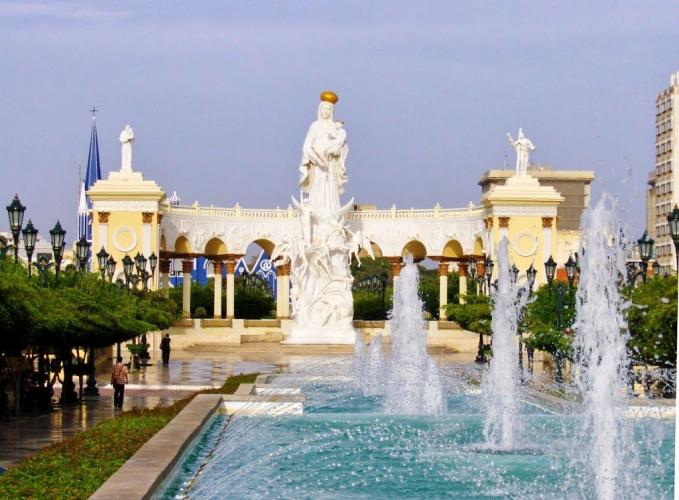 Monument To The Chinita.