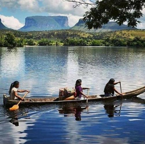 Laguna De Canaima..