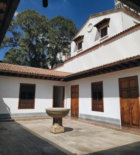 Patio de casa colonial.