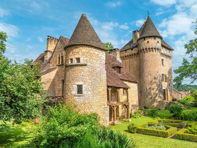 Donjon en Manoir de La Salle, een schitterend historisch monument.