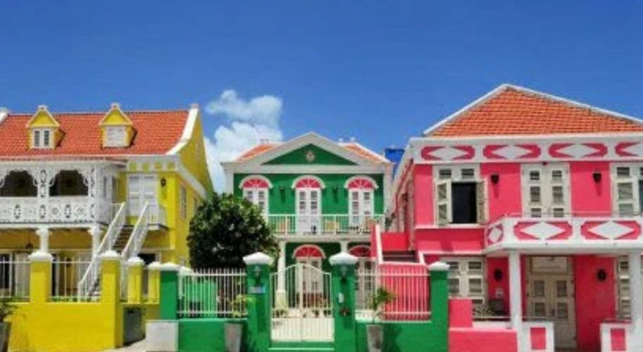 Curacao  "porque Las Casa De Colores "