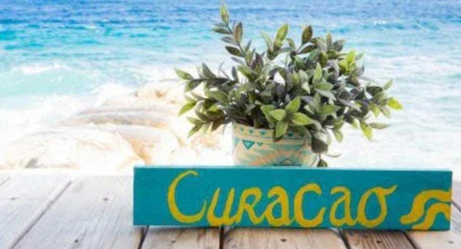 Curacao  "porque Las Casa De Colores "