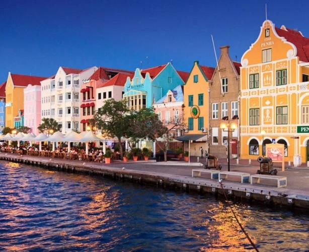Curacao  "porque Las Casa De Colores "