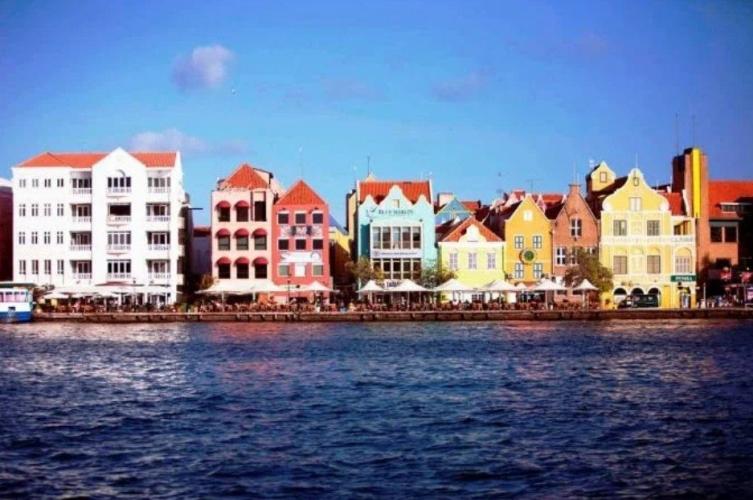 Curacao  "porque Las Casa De Colores "