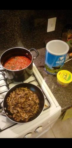 mushroom bolognese pie