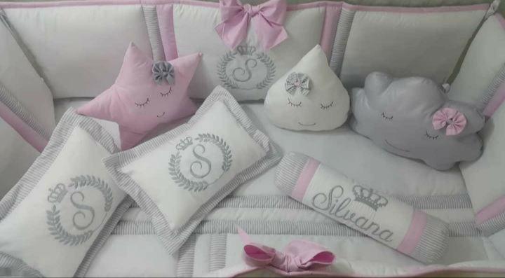 Protector de cuna femenino 