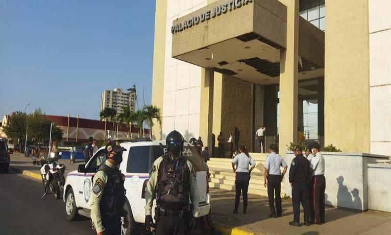 Lanzan granada al Palacio de Justicia 