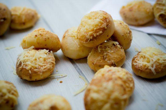 Excellent Gouda cheese balls, to share