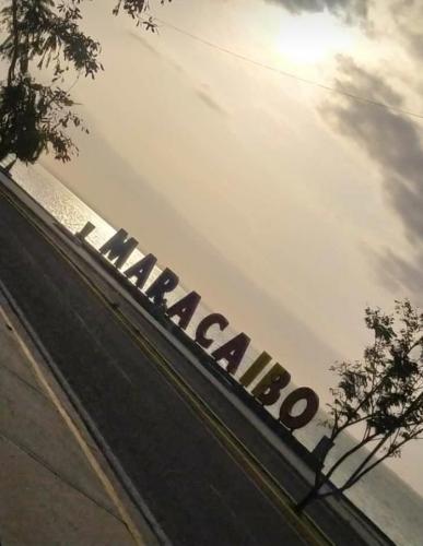 The night falls / Cae la noche