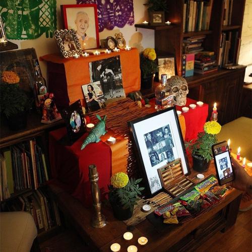 A los seres amados que viven en nuestros corazones