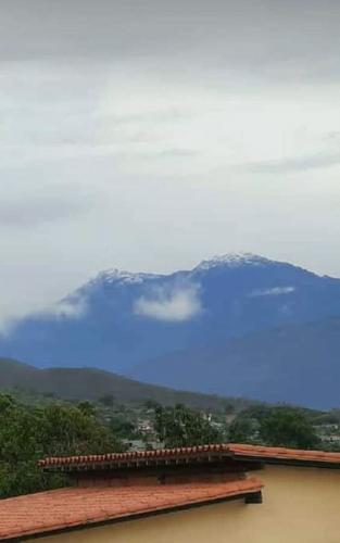 Un castillo en la naturaleza Andina