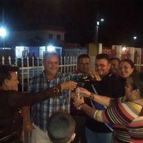 Lasst uns auf das neue Jahr anstoßen