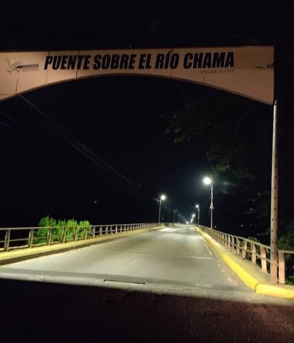 Brug over de rivier de Chama 