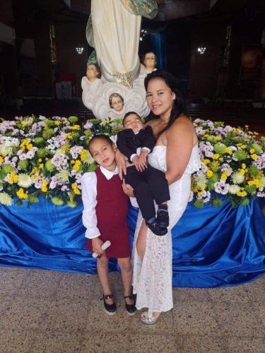 En la iglesia con mis hijos