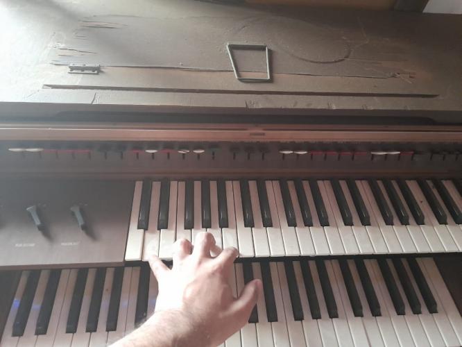 Piano abandonado 