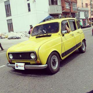 Desfile de joyas automovilisticas