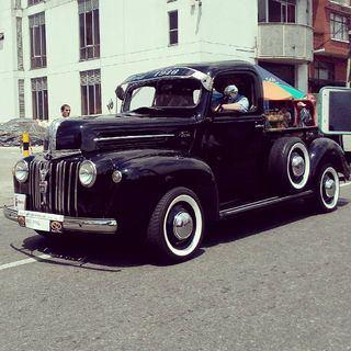 Desfile de joyas automovilisticas