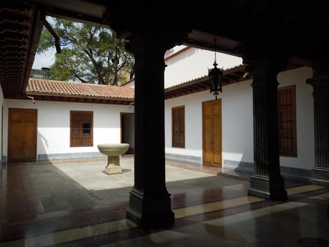 Si vas a Caracas, capital de Venezuela; no olvides visitar la casa de Bolivar, el libertador.