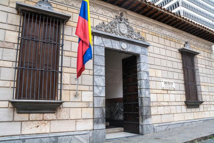 Si vas a Caracas, capital de Venezuela; no olvides visitar la casa de Bolivar, el libertador.