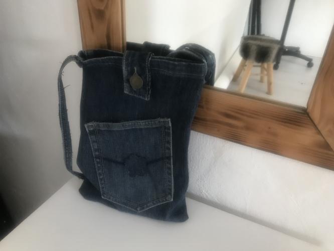 DIY jeans bag without sewing.
