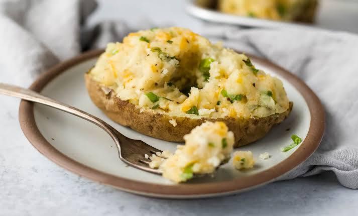 Hoe bak je een aardappel?