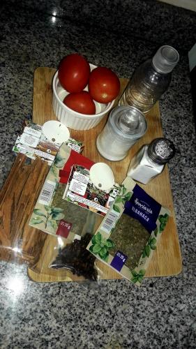 Haciendo una salsa económica y casera..Making an inexpensive and homemade sauce. 