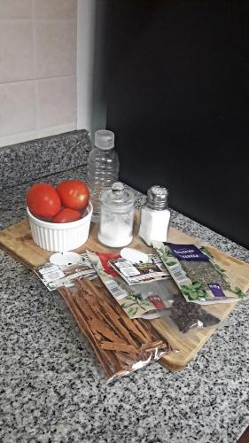 Haciendo una salsa económica y casera..Making an inexpensive and homemade sauce. 