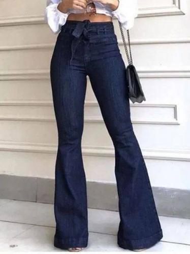 Volvieron los pantalones bota ancha