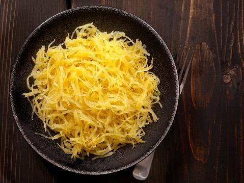 How to cook a spaghetti squash?