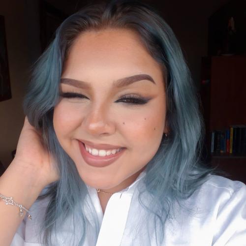 Porque no una selfie, con cabello azul? 💙