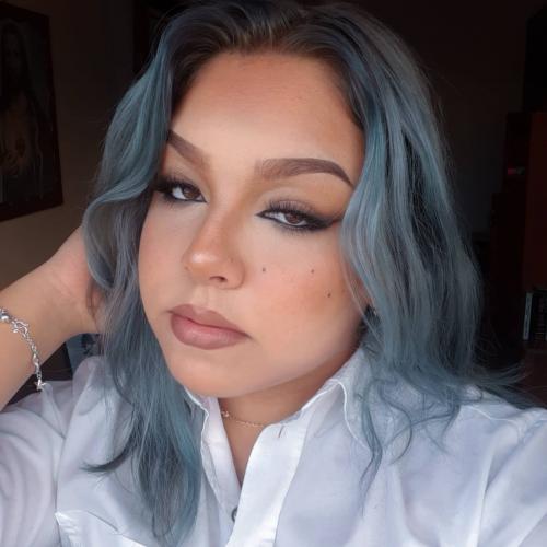 Porque no una selfie, con cabello azul? 💙