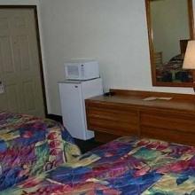 D-Lux Budget Inn