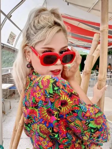 Hola soy lucky sigueme...