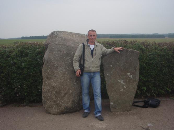 The cold and the warm stones at Stonehenge