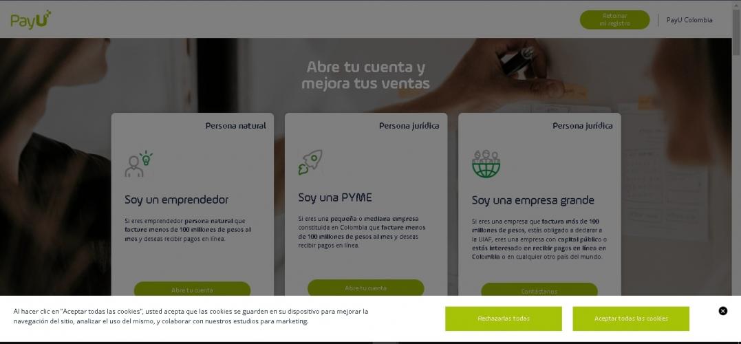Desde el punto de vista estético, la torre Eiffel rompió con la idea de que los edificios bellos debían ser de piedra. Ahora la estructura ya no sería solo funcional sino estética. Esto fue logrado al desnudar totalmente la estructura y convertirla en el 