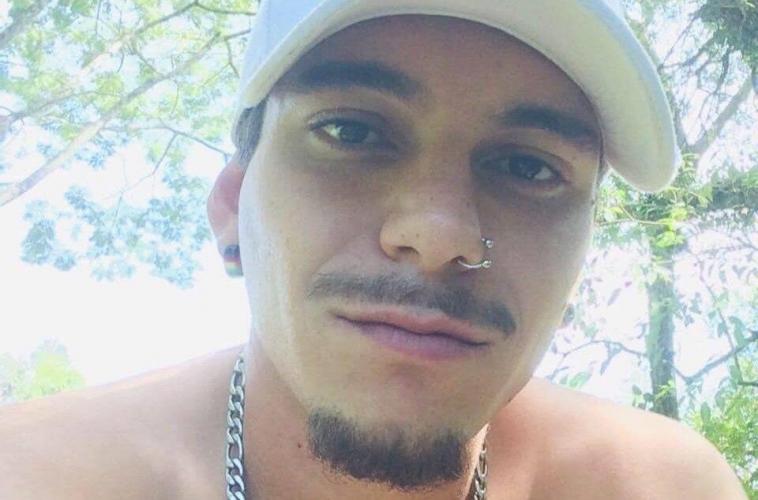 My name is Harry and I live at Portugal, I´m passionate for cars, drawing and I love listening to Blues and Jazz. My favourite artists are Amy Winehouse and Kurt Cobain. I currently have a degree on Mechanics and I have studied at Central College. I´m 26 