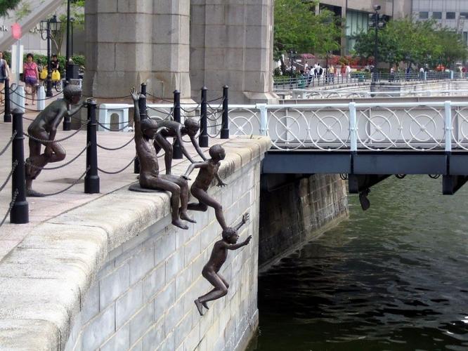 children bathing statues.
